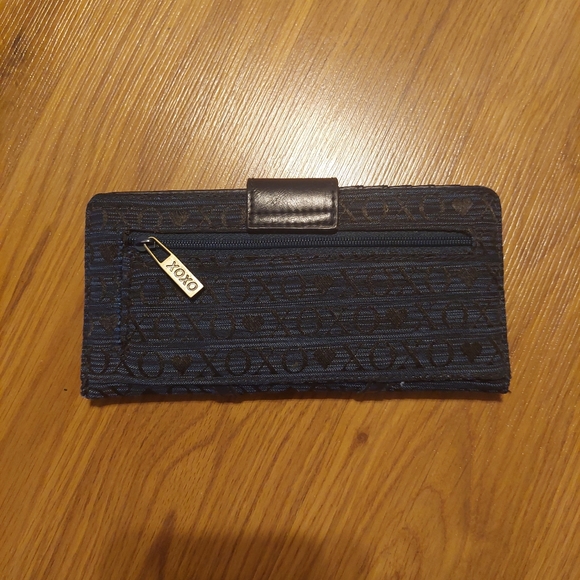 XOXO LIKE NEW WOMAN'S WALLET - Picture 3 of 3